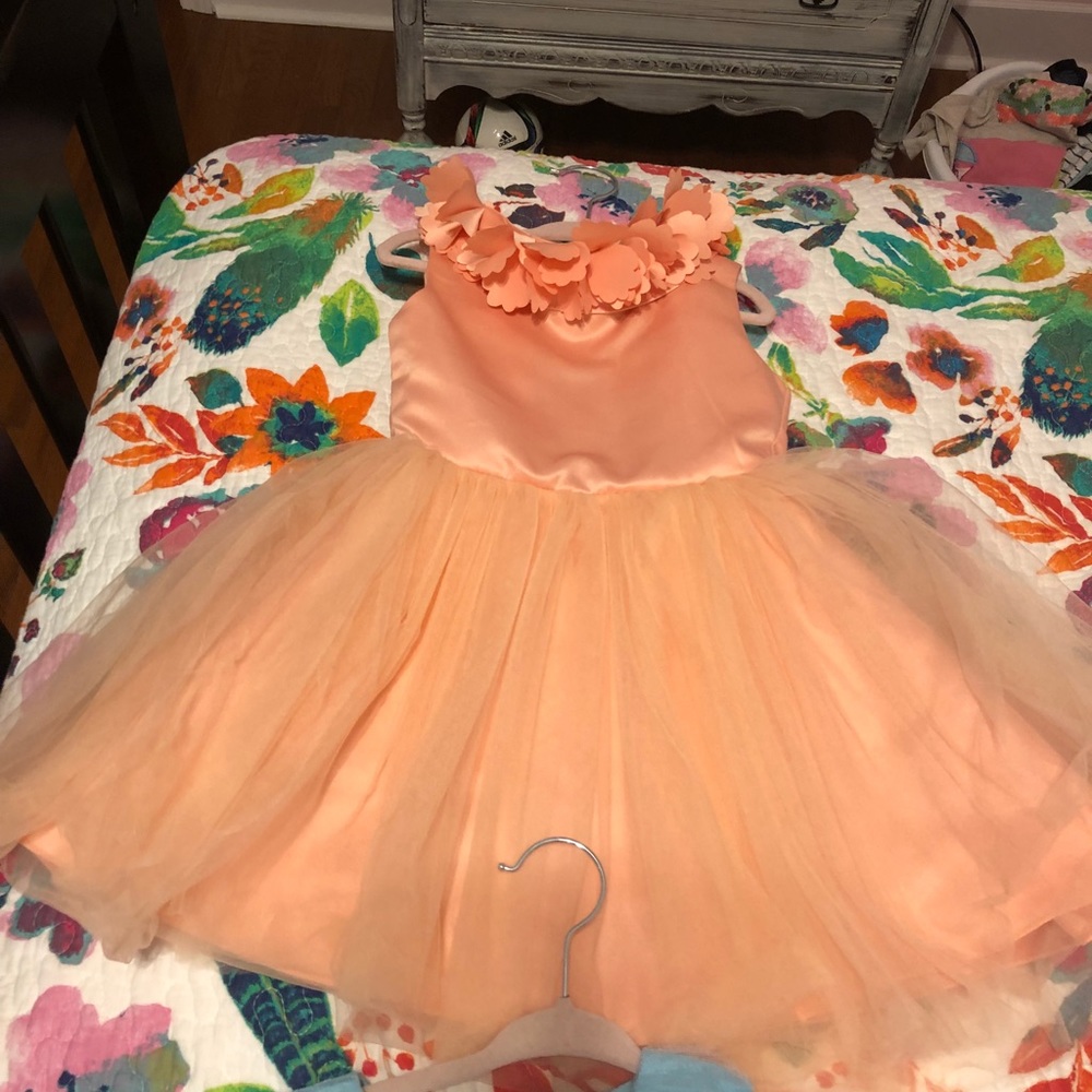 Formal dresses - Picture 3 of 5